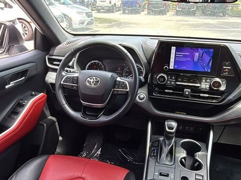Used 2023 Toyota Highlander XSE image 15