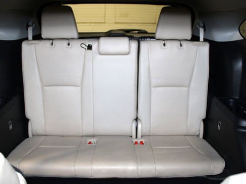 Used 2020 Toyota Highlander XLE AWD/4WD image 34