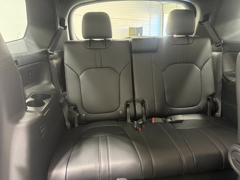 Used 2025 Honda Pilot TrailSport image 34