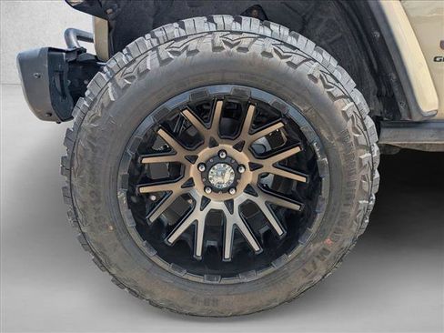 Used 2020 Jeep Gladiator Rubicon AWD/4WD image 19