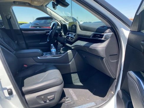 Used 2021 Toyota Highlander Limited FWD image 5
