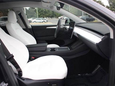 Used 2025 Tesla Model Y Long Range image 20