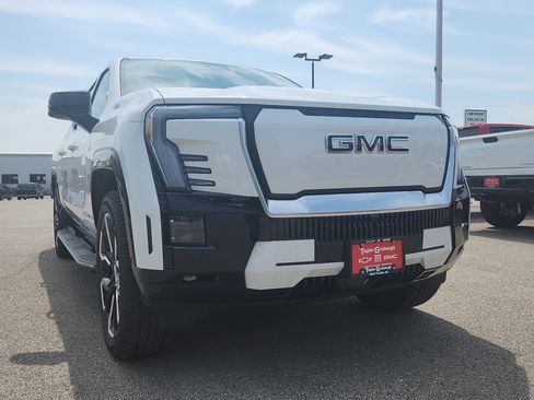 New 2025 GMC Sierra EV Denali image 14