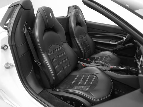 Certified 2022 Ferrari F8 Tributo RWD image 21