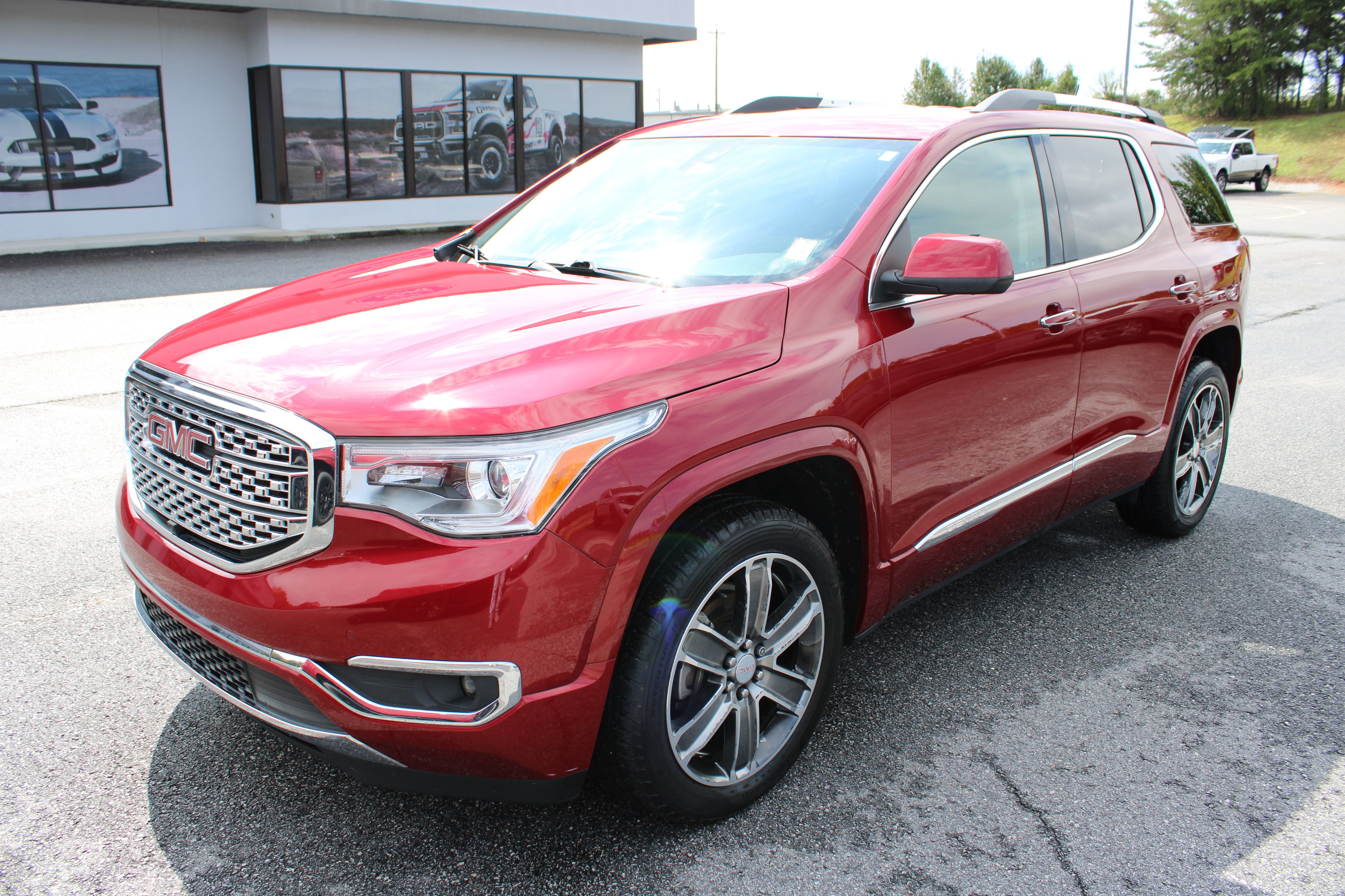 Used 2019 GMC Acadia Denali w/ Technology Package FWD image 2