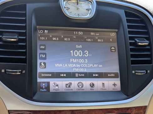 Used 2011 Chrysler 300 C image 24