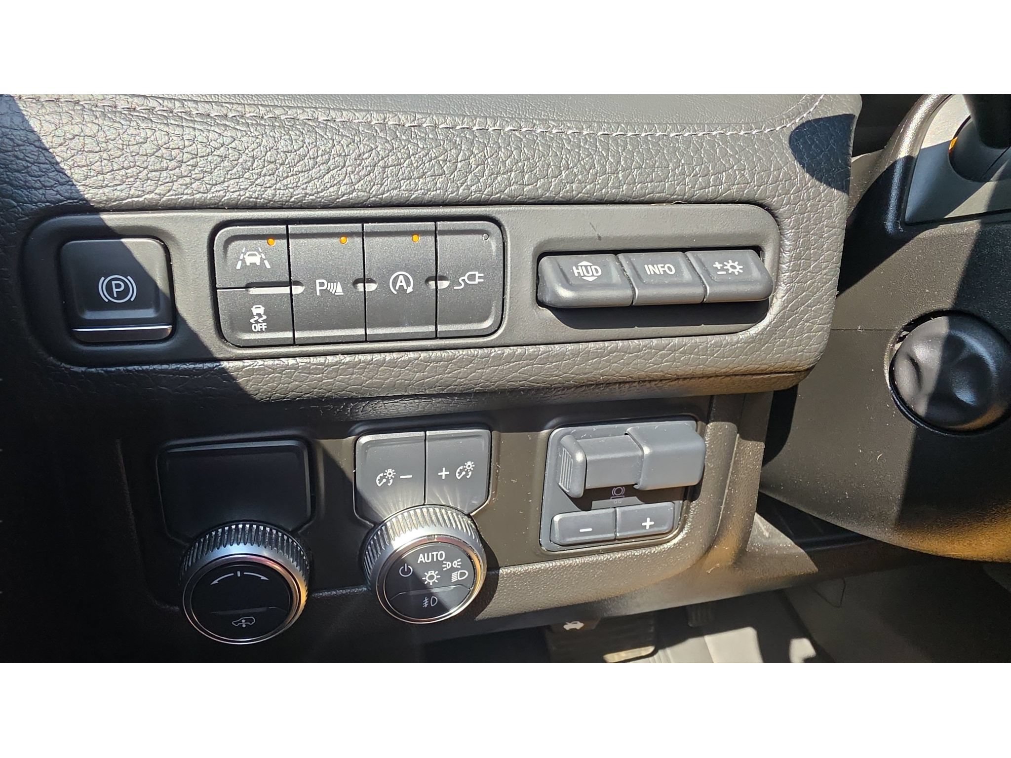 Used 2021 GMC Yukon Denali w/ Denali Ultimate Package RWD image 13