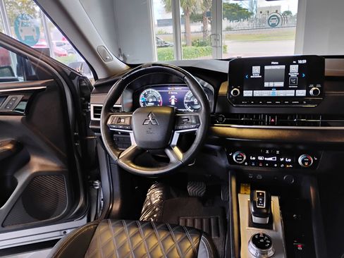 Used 2023 Mitsubishi Outlander SEL image 36