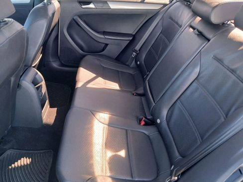 Used 2017 Volkswagen Jetta SE image 13