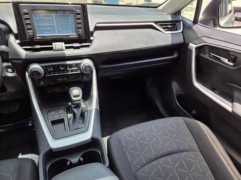 Used 2021 Toyota RAV4 XLE w/ Convenience Package FWD image 14
