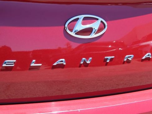 Used 2020 Hyundai Elantra SE FWD image 6