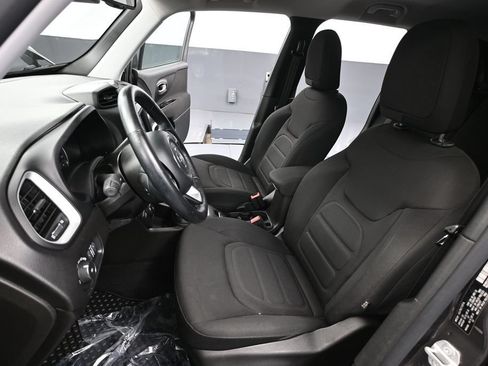 Used 2021 Jeep Renegade Latitude w/ Convenience Group AWD/4WD image 18