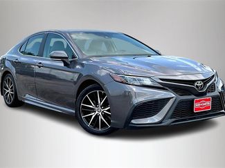 Used 2022 Toyota Camry SE image 1