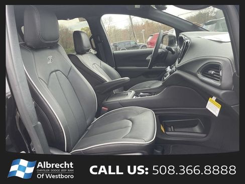 New 2026 Chrysler Pacifica Limited w/ S Appearance Package AWD/4WD image 17
