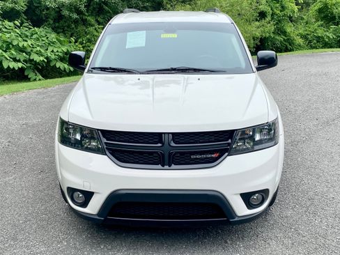Used 2019 Dodge Journey SE w/ Premium Group image 3