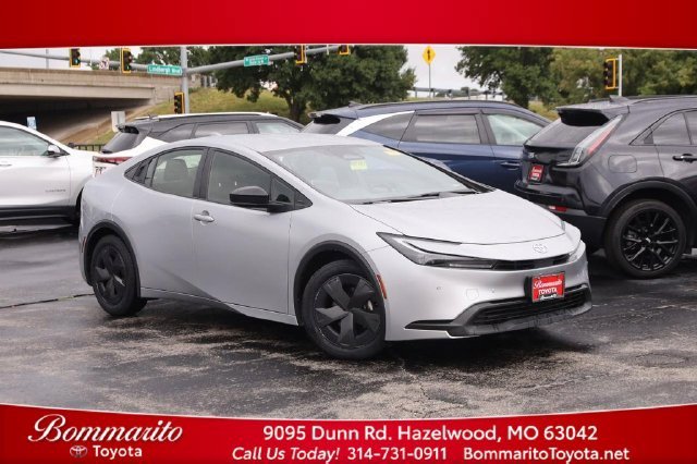 Used 2024 Toyota Prius LE FWD image 1