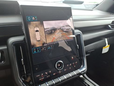 New 2026 GMC Yukon XL AT4 AWD/4WD image 21