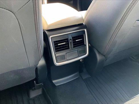 Used 2023 Subaru Forester Premium AWD/4WD image 34