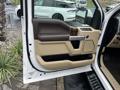 Used 2019 Ford F150 Lariat w/ Equipment Group 501A Mid AWD/4WD image 16
