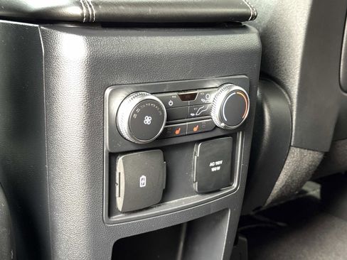 Used 2020 Ford Explorer Limited image 21
