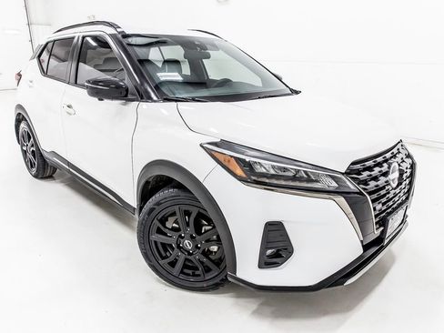 Used 2023 Nissan Kicks SR w/ SR Premium Package image 9