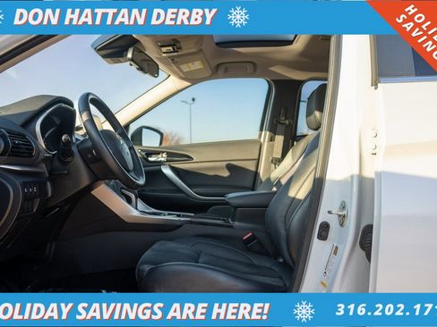 Used 2022 Mitsubishi Eclipse Cross SE image 3