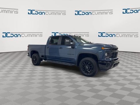 Used 2025 Chevrolet Silverado 2500 Custom w/ Custom Value Package AWD/4WD image 2