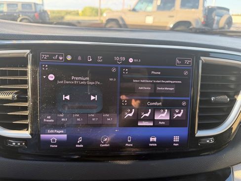 Used 2023 Chrysler Pacifica Touring-L FWD image 27