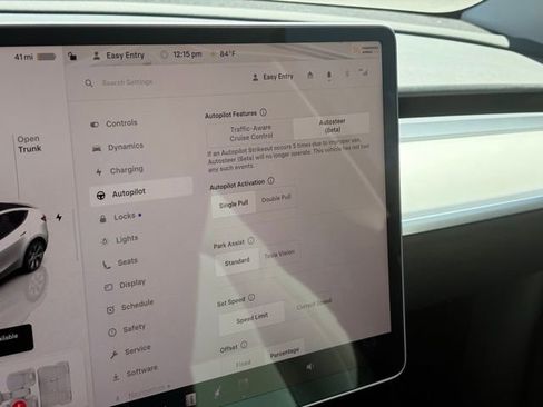 Used 2022 Tesla Model Y Long Range image 17