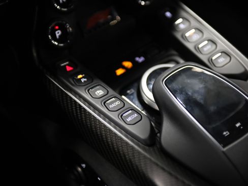 Used 2023 Aston Martin V8 Vantage Coupe RWD image 28