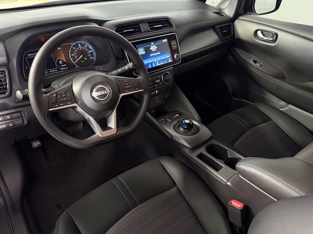 Used 2025 Nissan Leaf S FWD image 13