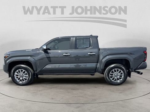 Used 2025 Toyota Tacoma Limited AWD/4WD image 2