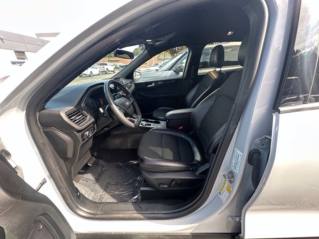 Used 2025 Ford Escape ST-Line Select AWD/4WD image 9