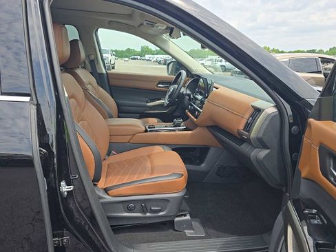Certified 2025 Nissan Pathfinder Platinum AWD/4WD image 3
