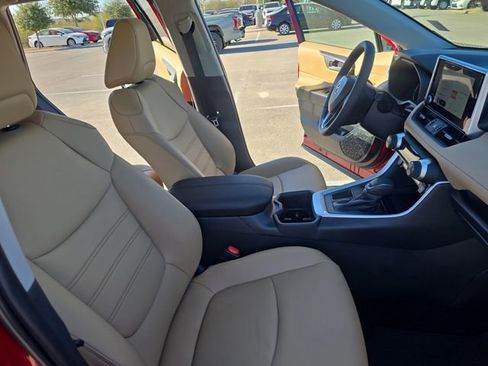 Used 2025 Toyota RAV4 XLE Premium image 10