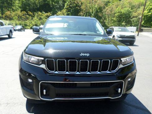 Used 2023 Jeep Grand Cherokee Overland AWD/4WD image 4