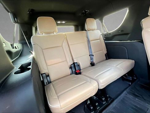 Used 2023 Chevrolet Suburban Premier w/ Advanced Technology Package AWD/4WD image 26