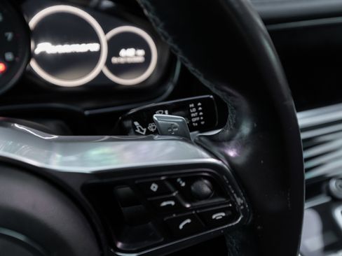 Used 2017 Porsche Panamera image 10