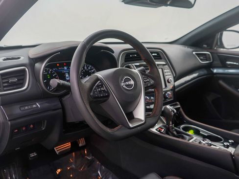Used 2023 Nissan Maxima SR w/ Sport Mat Group image 18