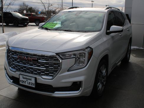 Used 2023 GMC Terrain Denali image 3