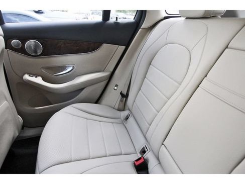 Used 2018 Mercedes-Benz GLC 300 4MATIC image 11