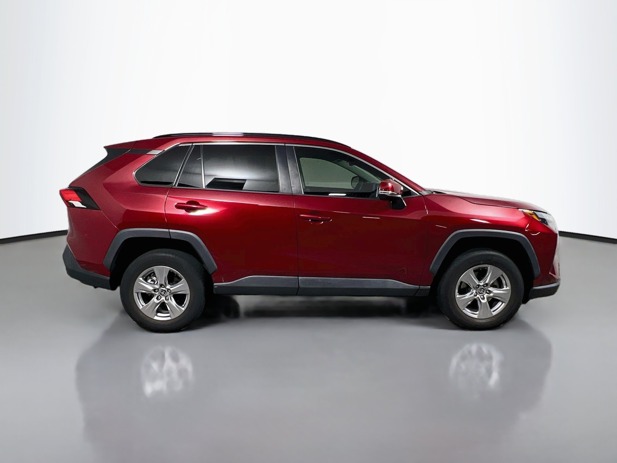 Used 2023 Toyota RAV4 XLE w/ Convenience Package FWD image 3