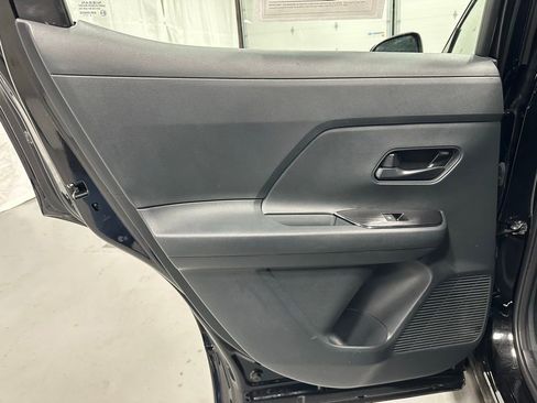 Used 2025 Nissan Kicks S AWD/4WD image 37