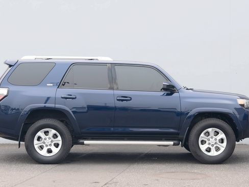Used 2015 Toyota 4Runner SR5 AWD/4WD image 25