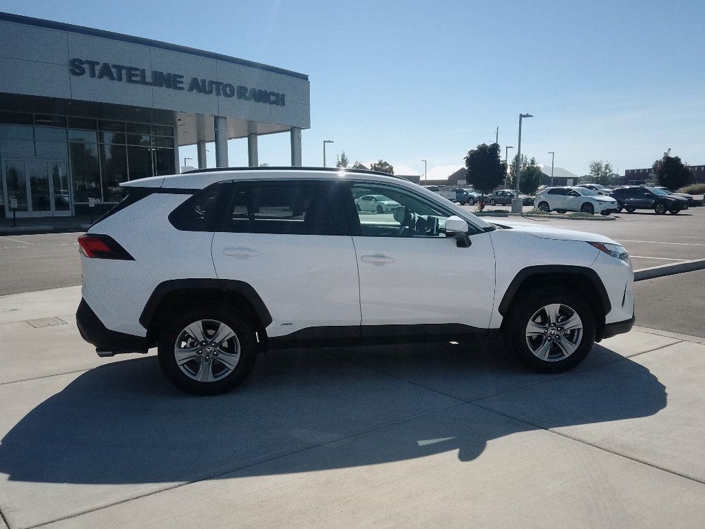 Used 2025 Toyota RAV4 XLE AWD/4WD image 2