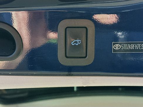 Used 2014 Toyota Highlander Plus image 29