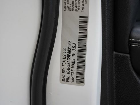 Used 2023 Jeep Grand Cherokee L Altitude image 28