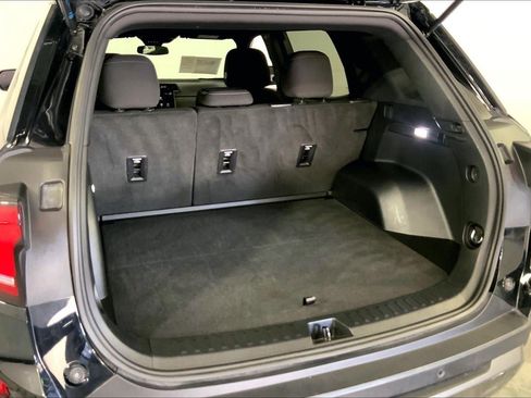 Used 2025 GMC Terrain Elevation AWD/4WD image 4