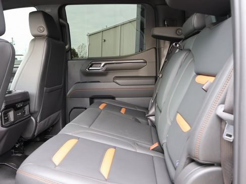 Used 2024 GMC Sierra 1500 AT4 w/ Technology Package image 17