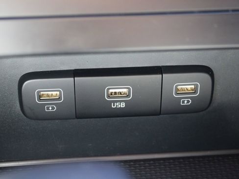 Certified 2024 Kia Carnival LX image 37